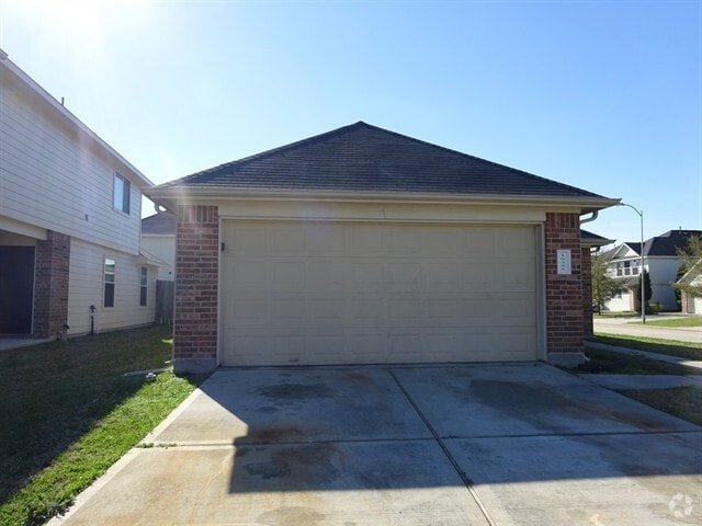 Building Photo - 16355 Royal Fort Ln Rental