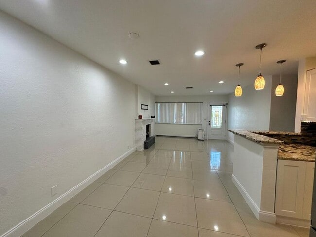 Photo - 104 NE 16th Ave