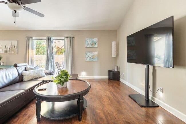 Photo - 289 Honeysuckle Way