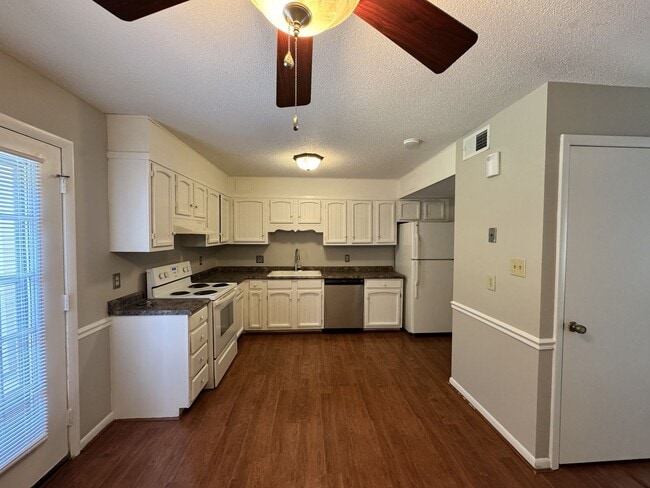 Photo - 134 Turnwood Ln
