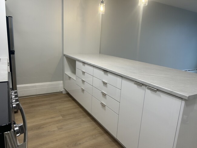 Photo - 1585-1585 Oxford St Unit 402