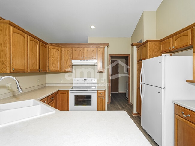 Photo - 338 Ponderosa Dr