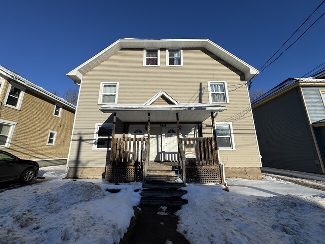 Building Photo - 327 High St Unit A