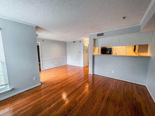 Photo - Charming 1 Bed 1 Bath Unit With Private Ba...