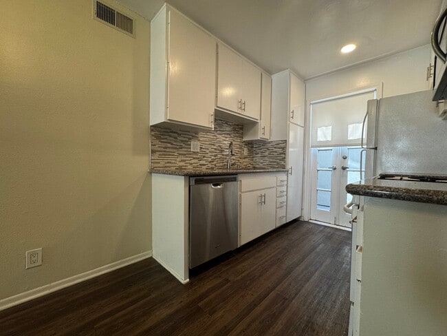 Photo - 1215 N Sweetzer Ave Unidad 4