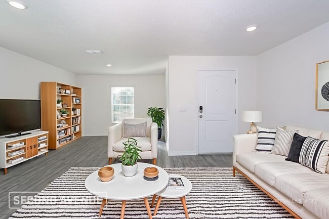 Photo - 3399 Lakeland Ave