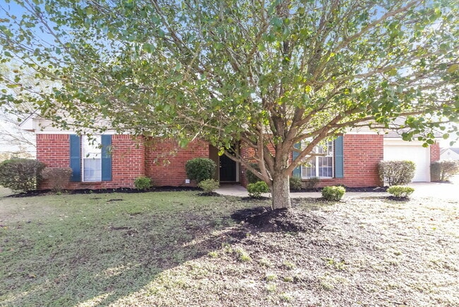 Building Photo - 10953 Oak Leaf Dr Rental
