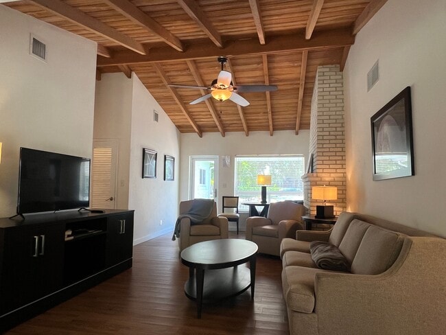 Photo - 500 S Riverside Dr Casa