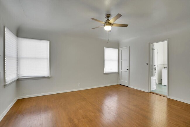 Photo - 3800 Roxton Ave