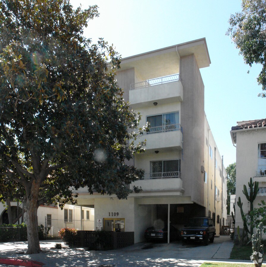 Photo - 1109 S Sherbourne Dr