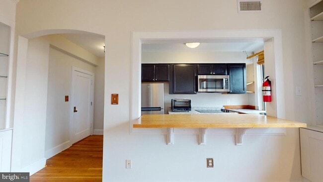 Building Photo - 18 9th St NE Unit 405