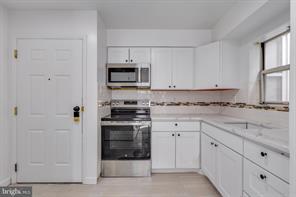 Photo - 4242 Pine St