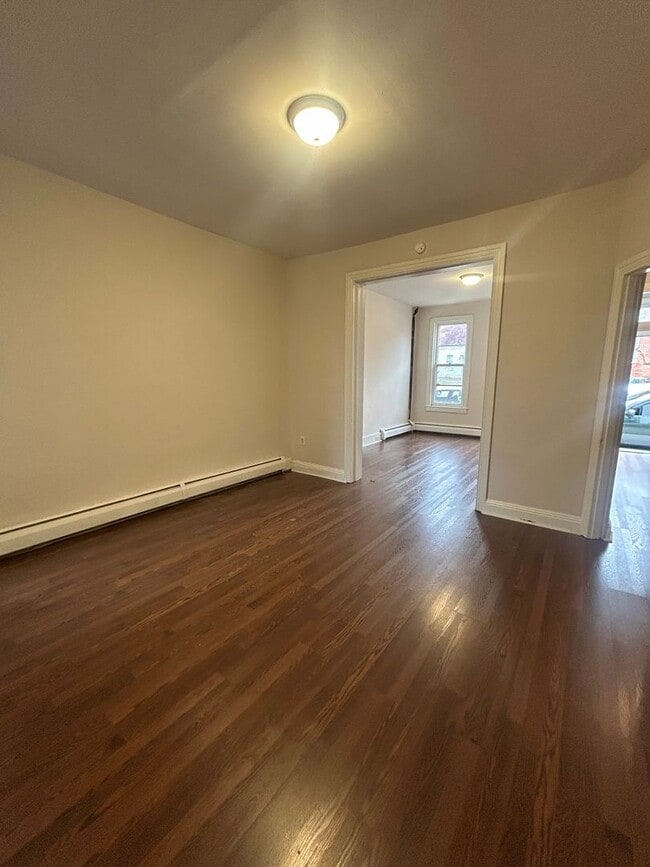 Photo - Spacious 4 bedroom in York