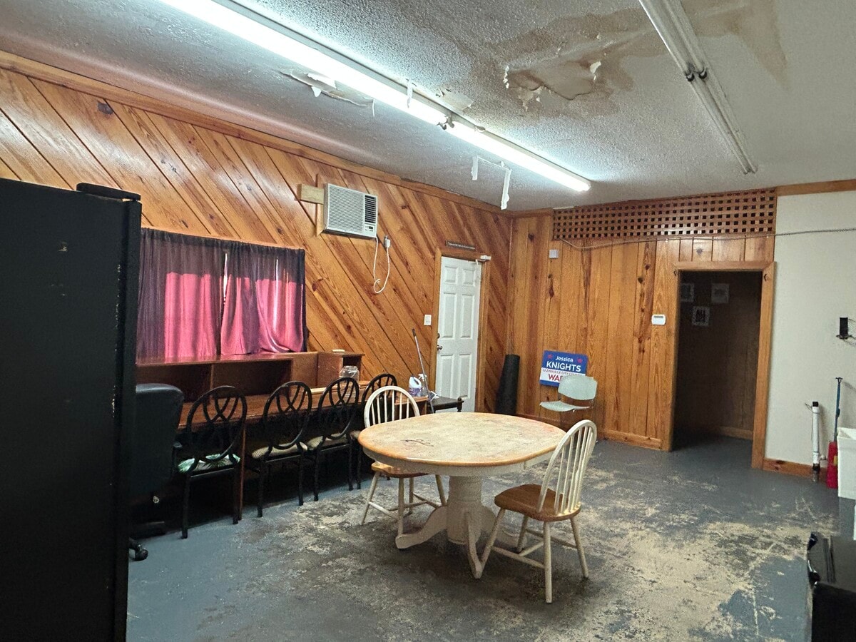 Photo - 101 W Barnard St