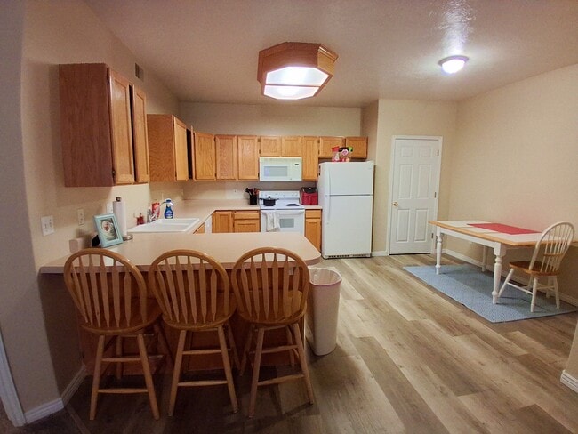 Photo - 504 N Seven Peaks Blvd