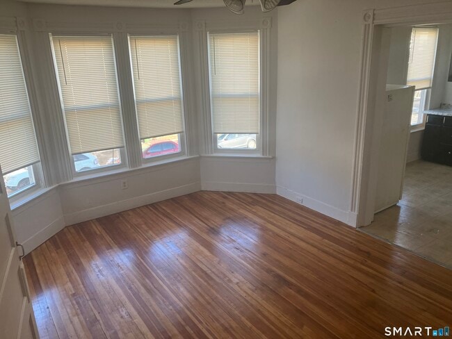 Photo - 473 Howard Ave