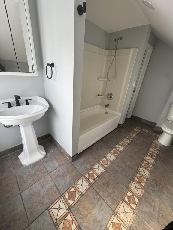 Photo - 116 N Hickory St