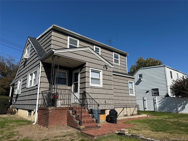 Building Photo - 273 Mott Ave