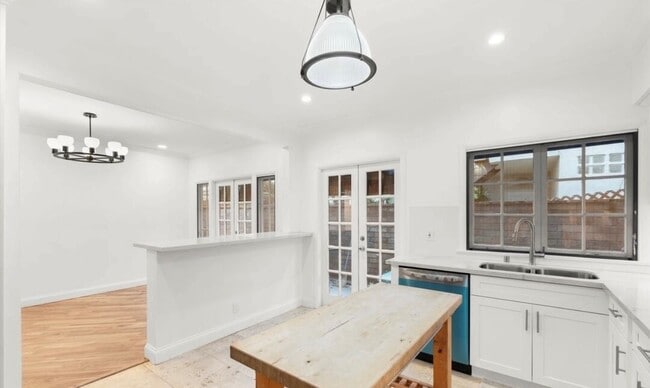 Building Photo - 124 Montana Ave