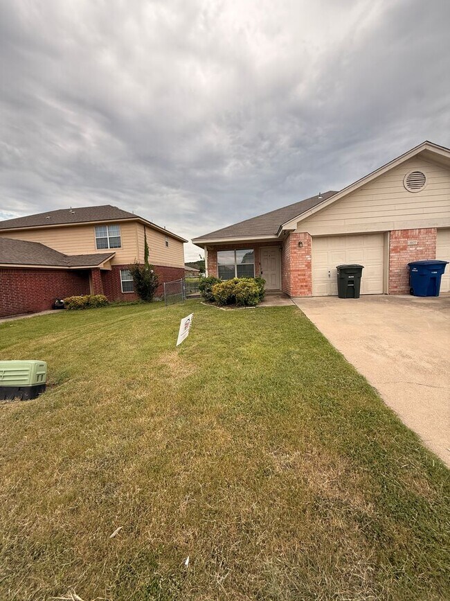 Building Photo - 3107 Yaupon Rd Unit 3107-A Yaupon Rd, CC Rental