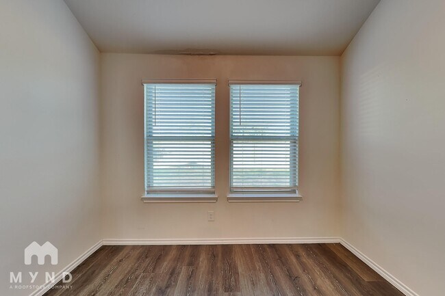 Photo - 3925 Aintree Ave