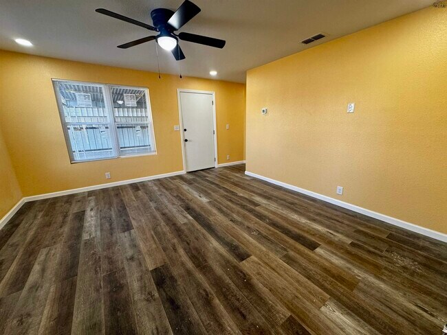 Photo - 603 E Alameda St