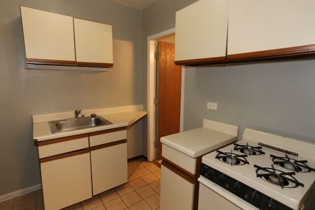 755 W Cornelia Unit 312