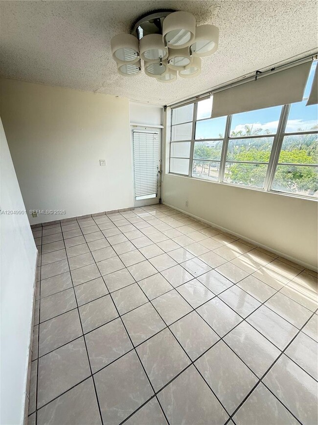 Photo - 2025 NE 164th St Unit 318