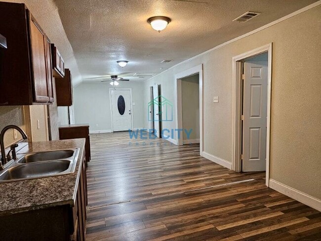 Photo - 1202 E 11th Ave