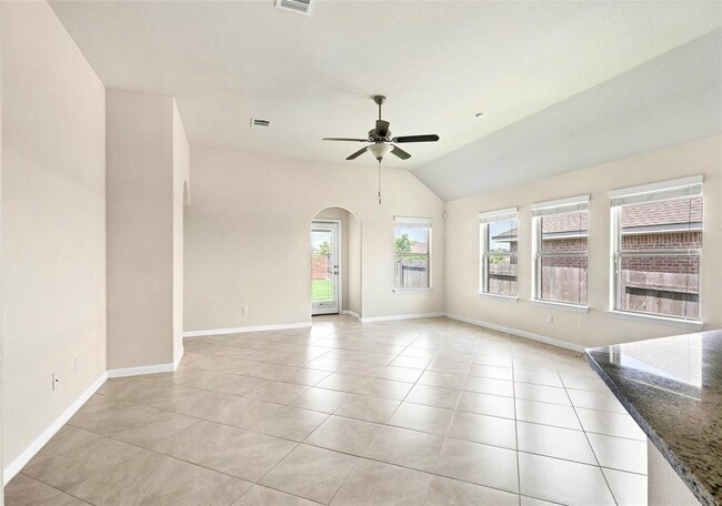 Photo - 1005 Fountain Grass Way
