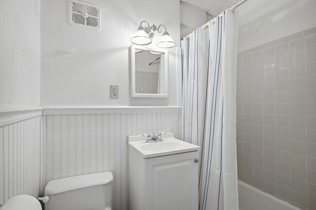 Photo - 193 Concord Ave Unidad 5
