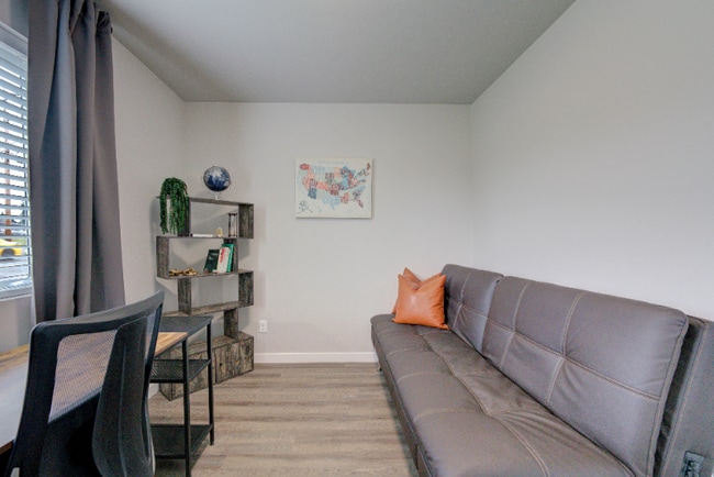 Photo - 4716 Grove St