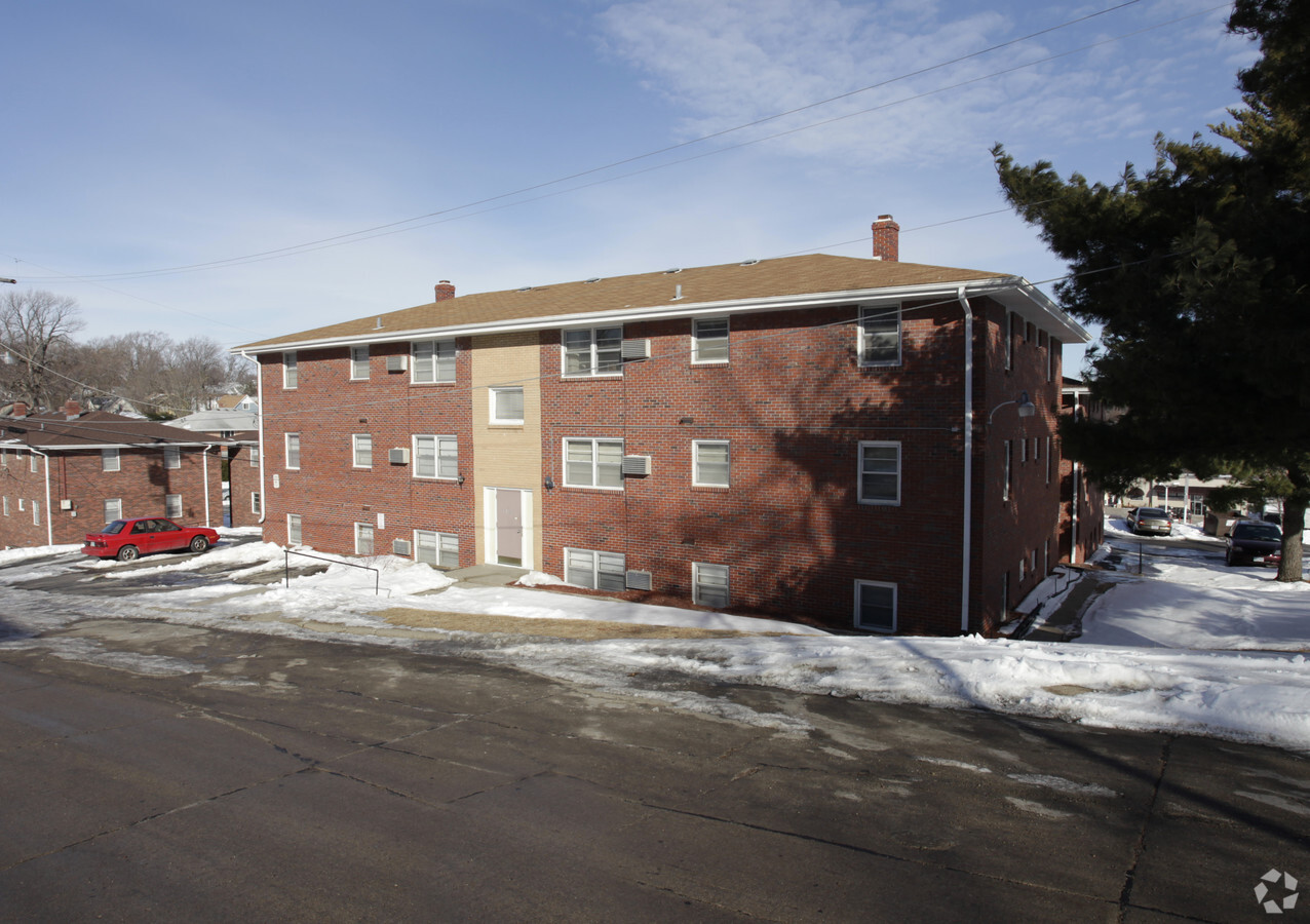 Dundee Creek Apartments - Dundee Creek Apartments