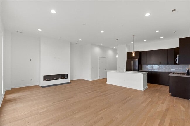 Photo - Large One Bedroom In the Heart of West Town Unit 3W
