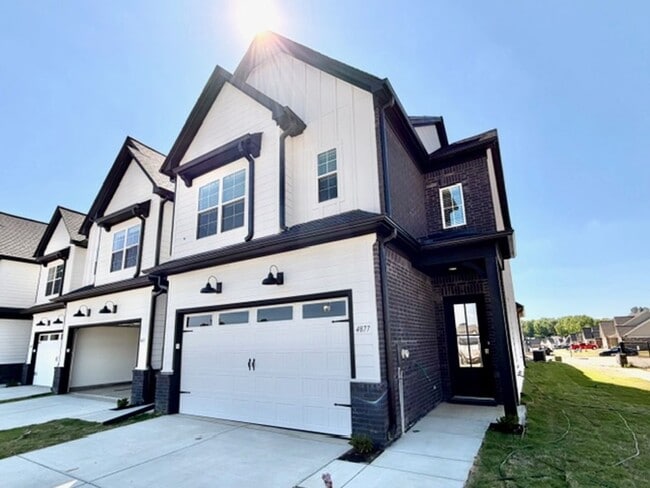 Building Photo - ChateletDrive4877 Unit 1