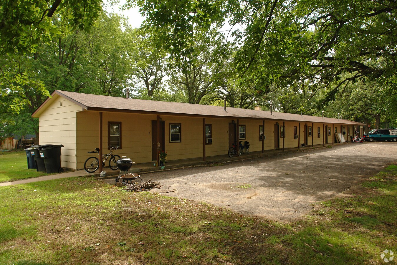 Photo - The Shady Oaks Apartments