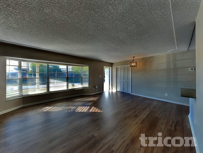 Photo - 3516 E Roundtree Dr