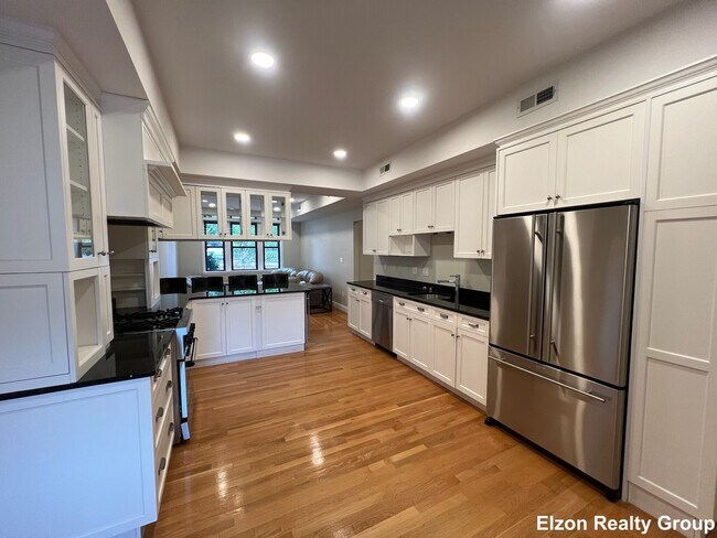 Photo - 2021 Commonwealth Ave Unit A