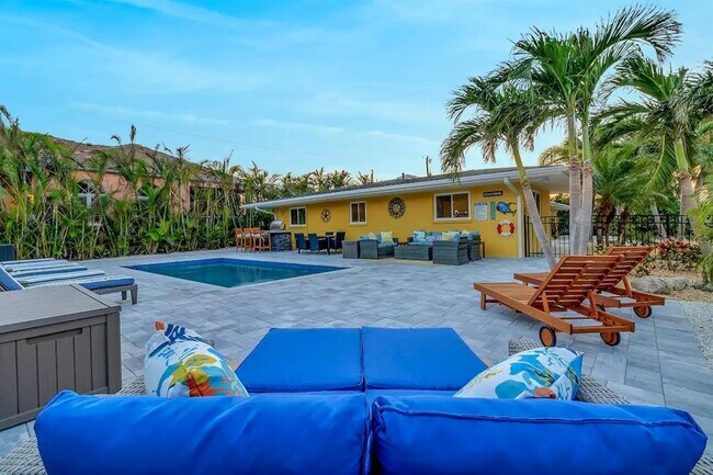 2795 Beach Rd