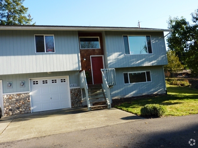 Building Photo - 6187 Pine Rd NE Unit HALF DUPLEX Rental