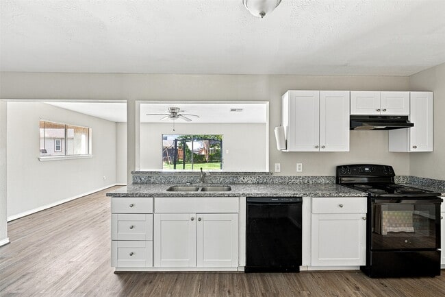 Building Photo - 509 Avenue J