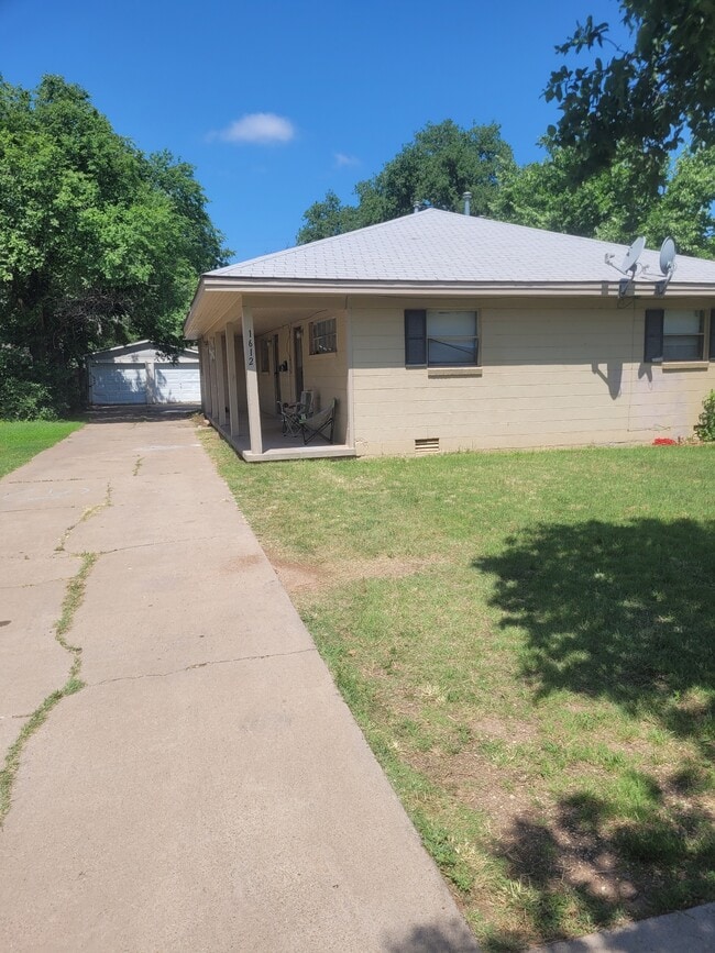 Photo - 1612 S Hughes St House