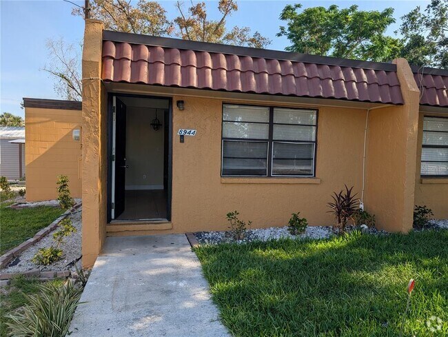 Building Photo - 8944 Temple Terrace Hwy Rental