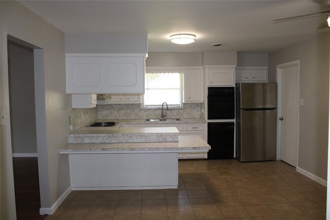 Photo - 121 Mary Ln