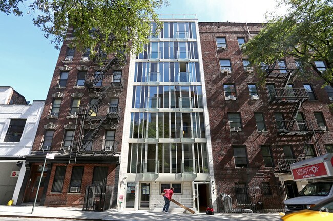 Photo - 409 W 45th St