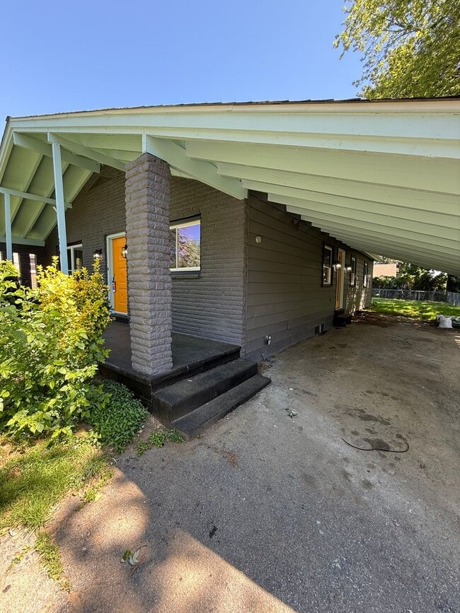 Photo - 135 Grandview Ave