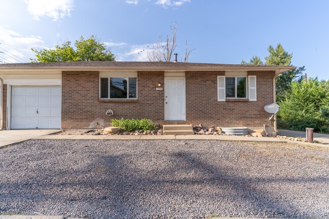 Building Photo - 1252 Quaker St Rental