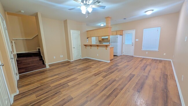 Building Photo - 808 W Arroyo Park Ln Unit #B