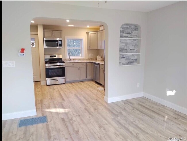 22 Center St