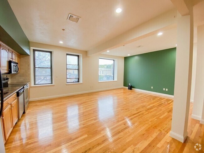 Building Photo - 1014 Bennington St Unit 3A Rental